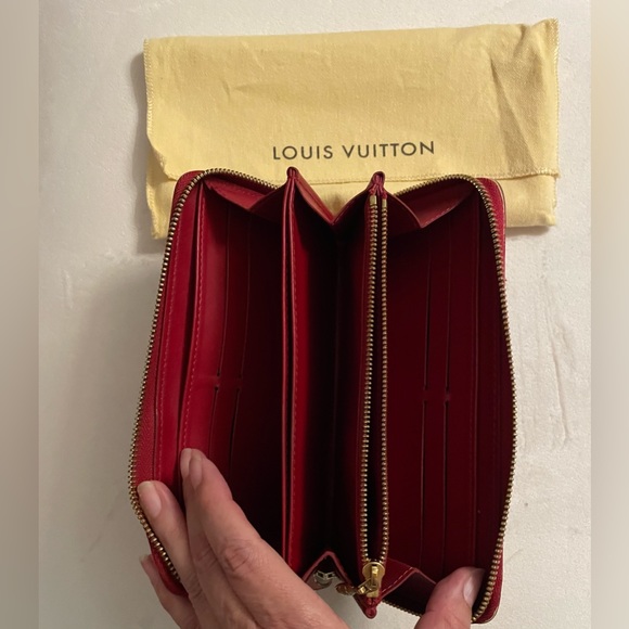 Authentic Louis Vuitton Long Zippi Vernis Monogram Wallet Red Color - Picture 16 of 16